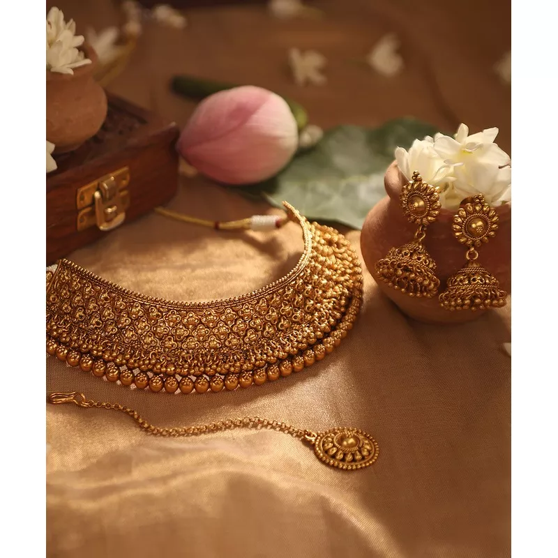 Zishan Handcrafted Necklace With Jhumkas And Maang Tikka